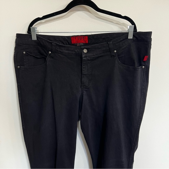 Tripp NYC Curve Black T-Back Skinny Jeans - Picture 5 of 13